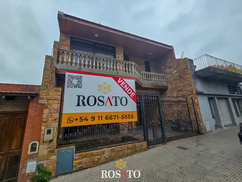 Venta casa 4 ambientes de dos plantas con patio y quincho en Villa Lugano
