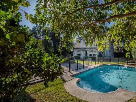 Casa 7 ambs. Parque y piscina. Escucha ofertas