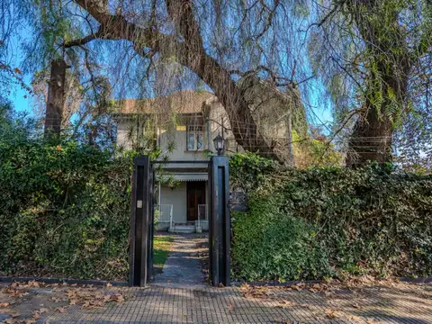 Casa en Venta con 3 cocheras