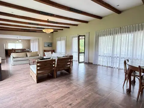 Casa 3 ambientes con 2 baños