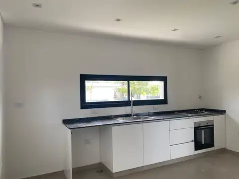 Casa en Venta en Pilar del Este - Santa Lucia, USD 215.000