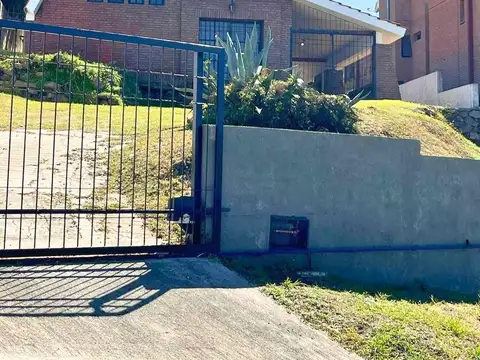 Casa en venta de 2 dormitorios en Villa Carlos Paz con pileta y vista a las sierras