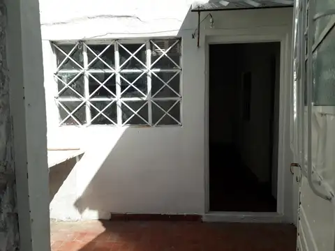 Casa 2 ambientes con 1 baño