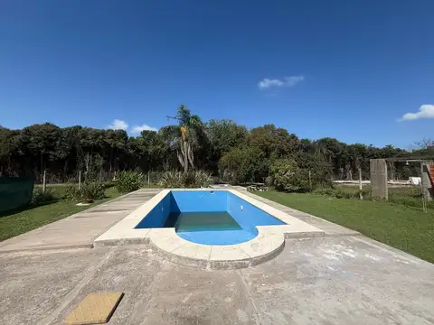 CASA EN VENTA EN BARRIO SEMICERRADO SIN EXPENSAS 6 AMBIENTES - GRAN DEPOSITO - PISCINA - FINANCIA