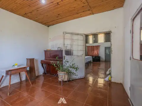 Casa 8 ambientes con 1 baño