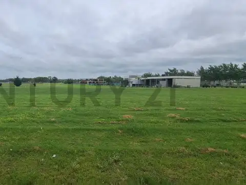 Venta de Terreno en Barrio Los Alamos en Haras del Sur III