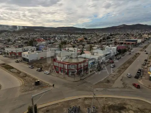 Local comercial en esquina de 3 avenidas