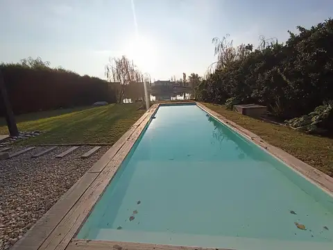 Casa 5 ambientes con 4 baños
