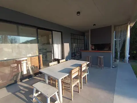 Casa en Alquiler en El Canton, USD 2.800
