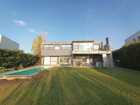 Casa en alquiler en Barrio cerrado El Canton