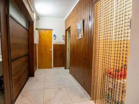 Casa 7 ambientes con 1 baño