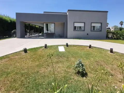 Casa en Puerto Roldan