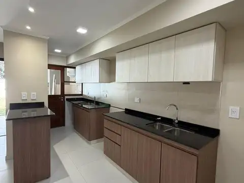 Casa 3 ambientes con 2 baños