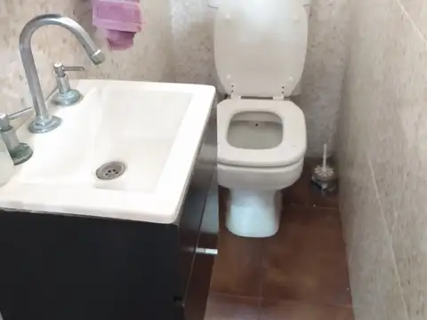 CASA CON JARDÍN Y COCHERA (PERMUTA)