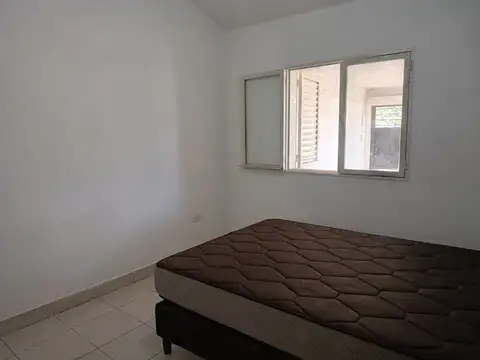 CASA EN ALQUILER BARRIO EL HUAICO SEMIAMOBLADA