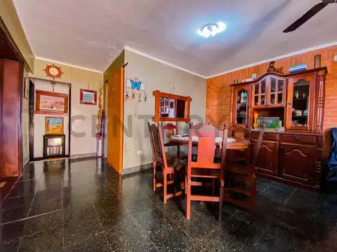 Venta Casa de 2 Dormitorios en Planta Alta | Ludueña, Rosario