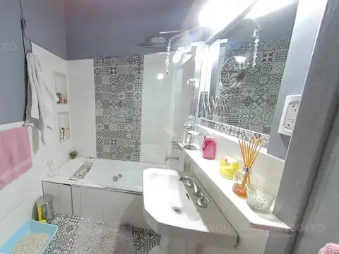 Casa 4 ambientes con 2 baños