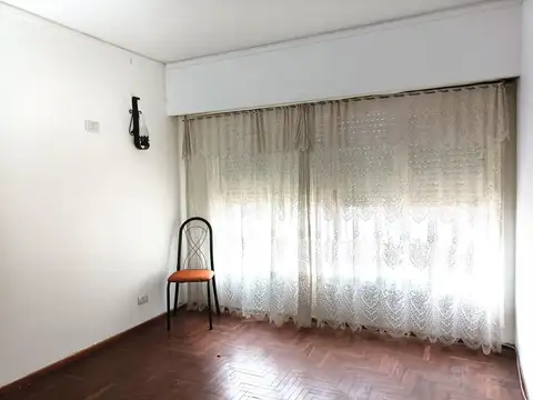 Venta Casa 3 dormitorios con patio y cochera - Coronel Bogado