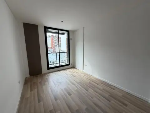 3 De Febrero 1400, Piso 4°