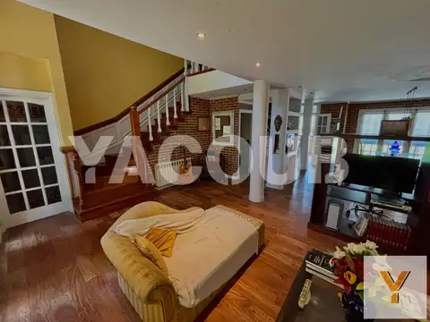 Casa en Venta con 2 cocheras