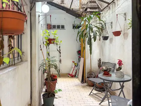 Venta Departamento 3 Ambientes con Patio en Caballito