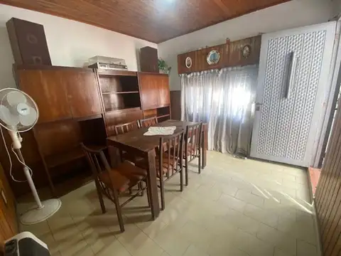 Casa en Alquiler con 2 cocheras