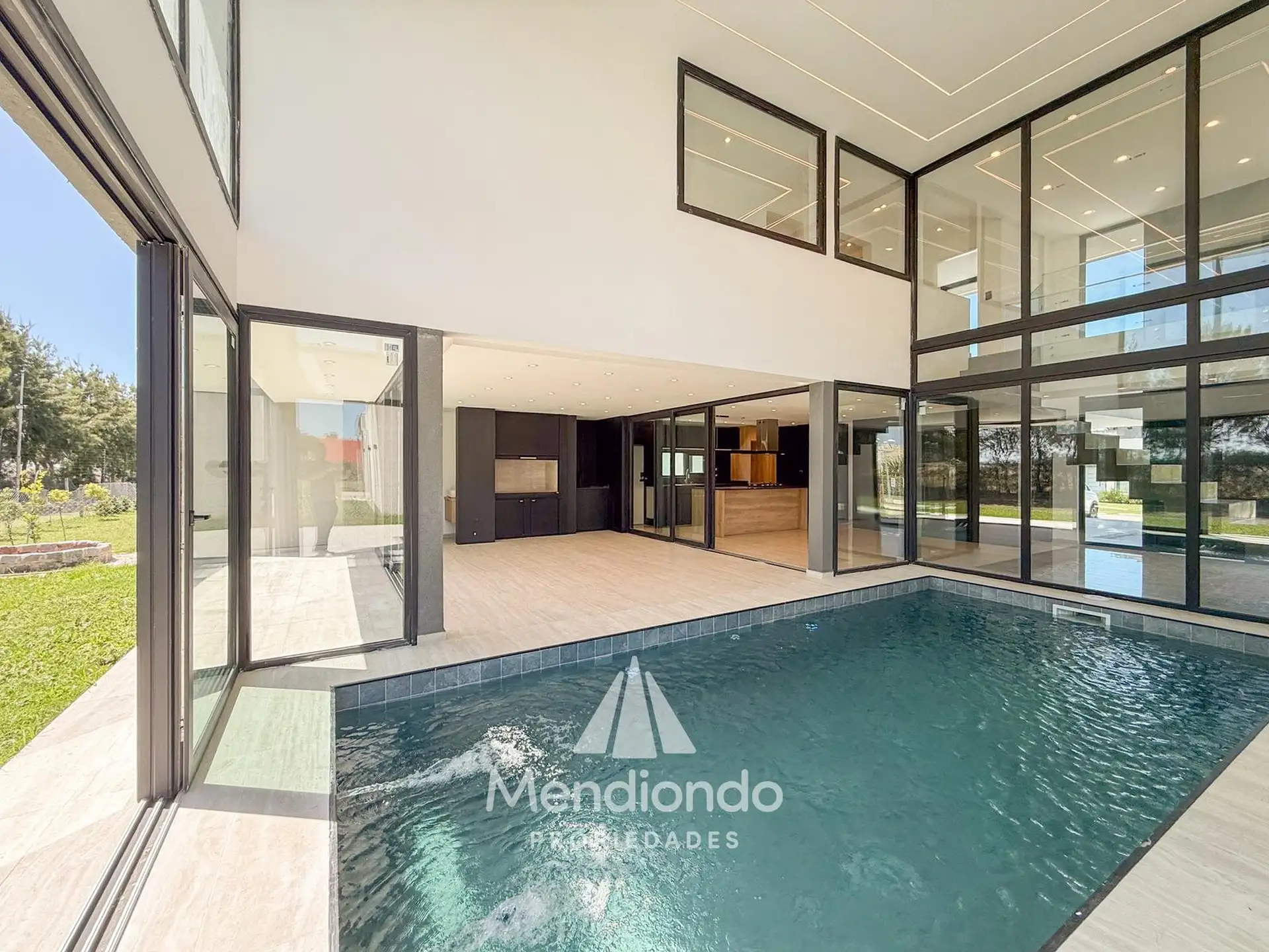 Casa 5 amb con piscina A ESTRENAR en Barrio Privado Tierras del Mar