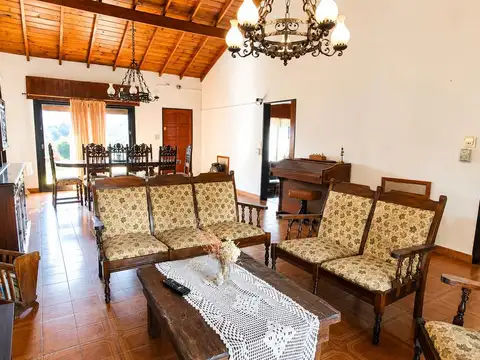 Casa en Venta con 6 cocheras