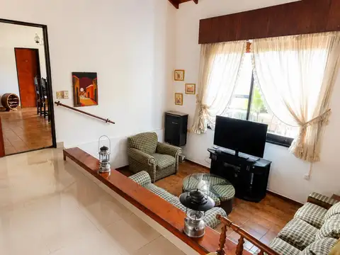 Casa 6 ambientes con 1 baño