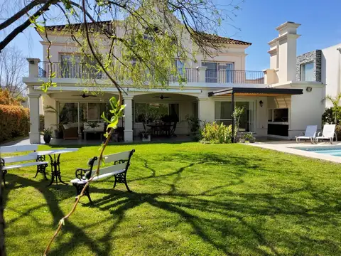 Casa 7 ambientes con 3 baños