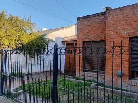 VENTA CASA 3 AMB. MAS OTRA CASA A TERMINAR MORENO