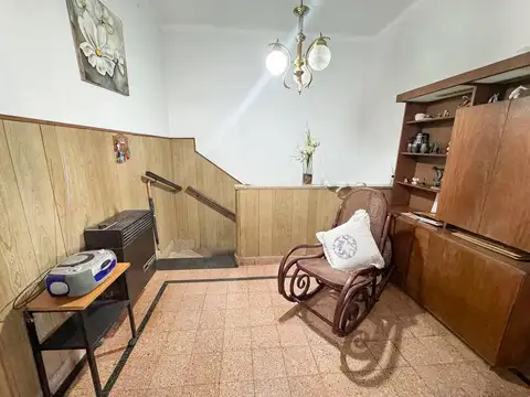 Venta Casa 3 dormitorios planta alta con amplia terraza en echesortu