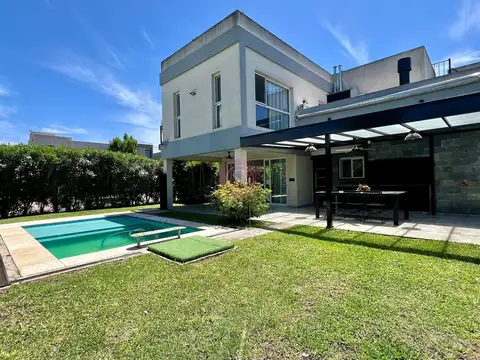 CASA EN VENTA EN LAGOON, PILAR 100