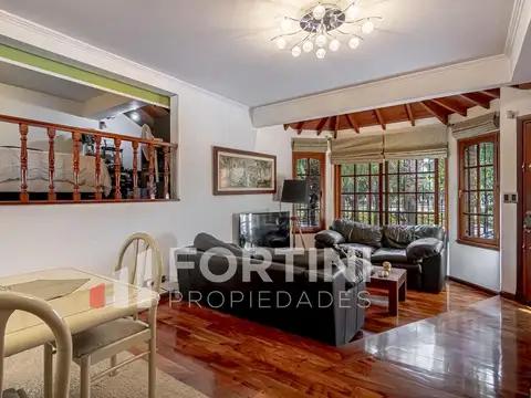 Casa en Venta con 3 cocheras