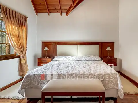 Venta Casa Chalet Jardín Pileta Plaza Mitre Zona Holters