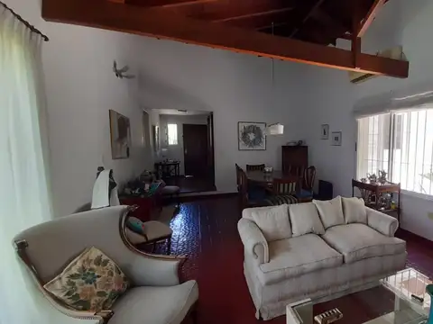 Casa 6 ambientes con 1 baño