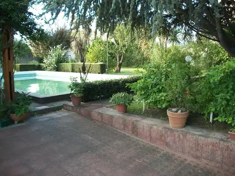 Casa en venta - 4 Dormitorios 3 Baños - 881Mts2 - semicentro Olavarría