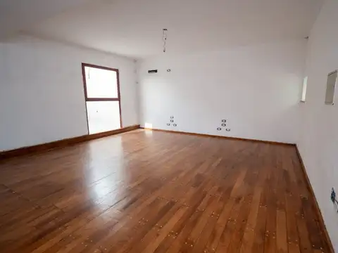 CASA DE 3 DORMITORIOS, LOCAL Y COCHERA EN CANDIOTI