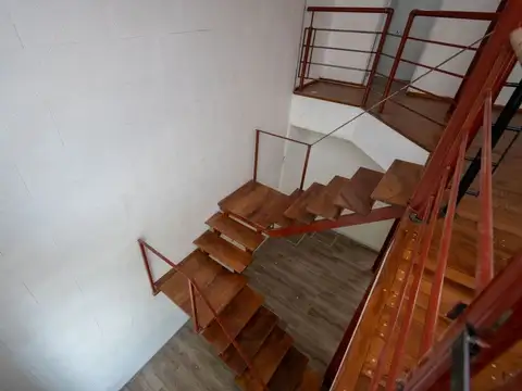 Casa 7 ambientes con 2 baños