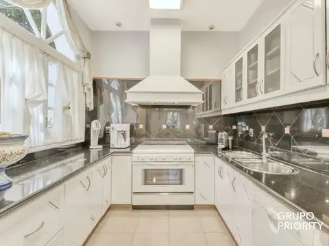 Casa 5 ambientes con 7 baños