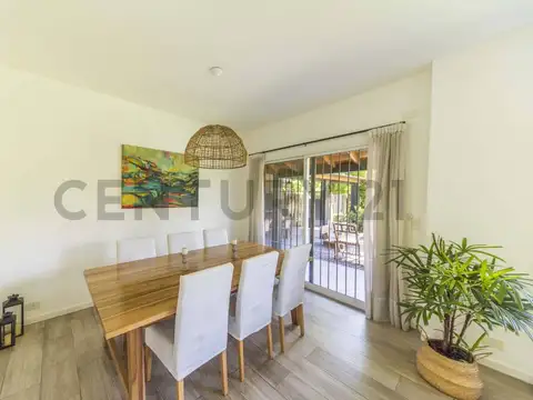 Casa 4 ambientes con 2 baños