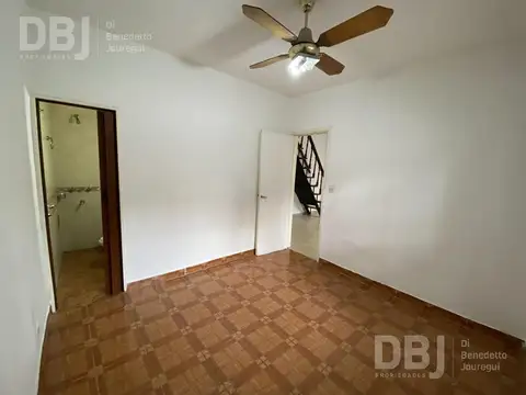Depto Tipo Casa 3 ambientes con 2 baños