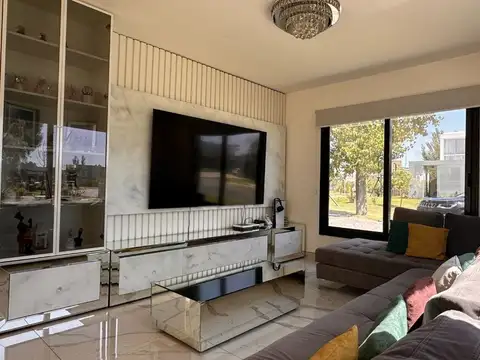 Casa en Alquiler en Terralagos, USD 4.000