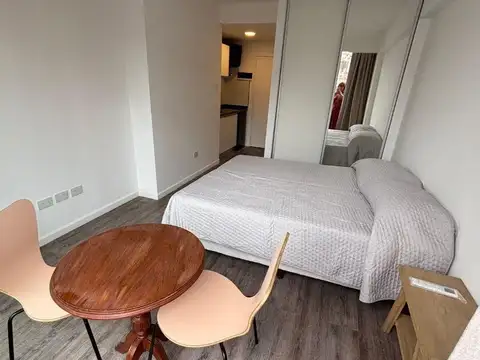Monoambiente en alquiler temporario con balcón al frente