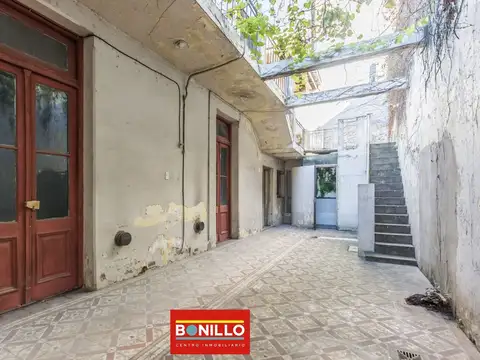 Casa 7 ambientes con 2 baños