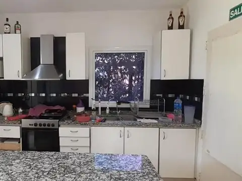 Casa en Alquiler con 4 cocheras