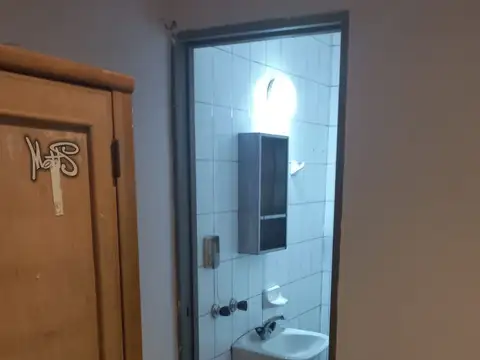 lote de 229 mts cuadrados con 8 cocheras y un dep.