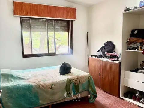 Casa 7 ambientes con 2 baños