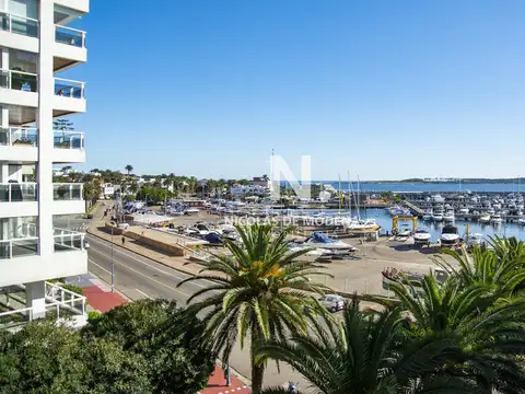 Departamento de 2 dormitorios en venta con vista al Puerto, Punta del este