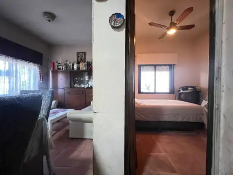 VENTA CASA 6 AMBIENTES CON COCHERA Y JARDIN